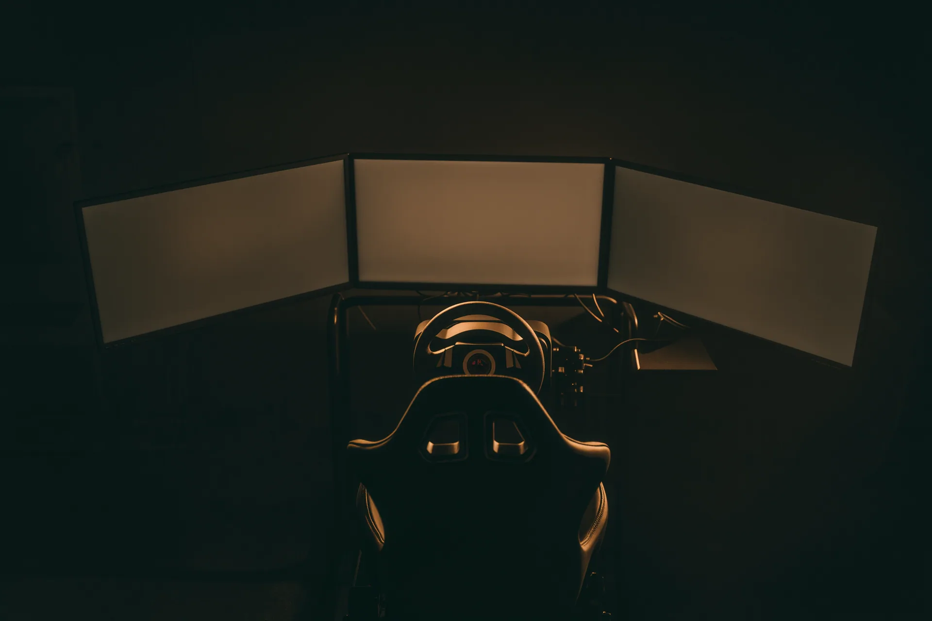 Fahrzeugdynamik im Sim.Racing: Übersteuern und Untersteuern meistern