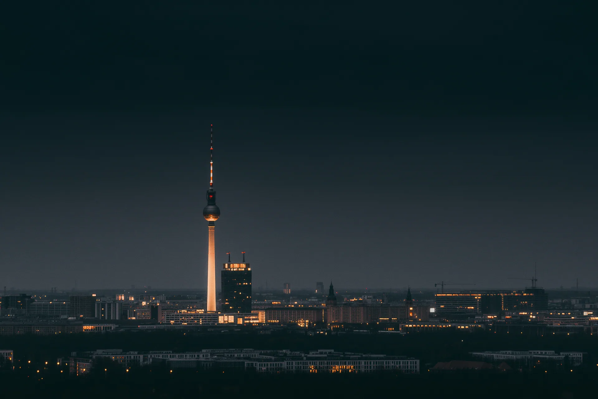 Nächte in Berlin: Von legendären Clubs bis urigen Kneipen